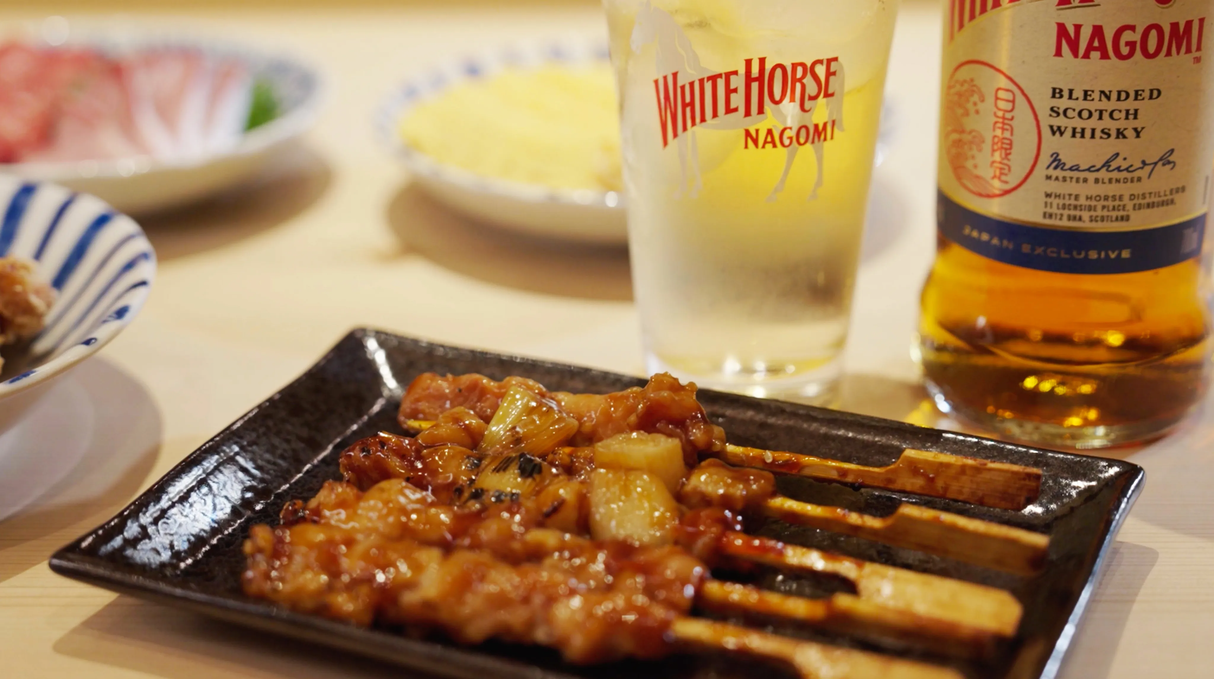 焼き鳥とホワイトホース なごみのハイボール、なごみのボトル