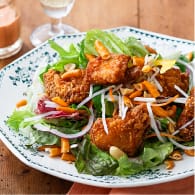 唐揚げとピリ辛あられのサラダ