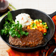 ひき肉ステーキポテサラ添え 