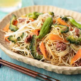 ゴーヤとししとうのビーフン