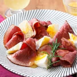 ローストビーフとチーズのマーマレードソース