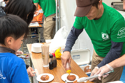 大船渡漁港で水揚げされた秋刀魚を使用した「さんまメンチ」