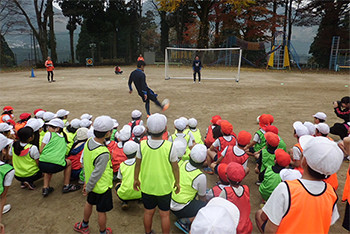 JFA・キリン熊本復興応援サッカー教室の様子