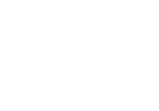 多くの人が思う以上に、生の茶葉はとても繊細な存在です。湿気を嫌うので雨の日は収穫に適さないうえに、日々成長を続けるので、ちょうどよい状態で収穫できる期間はほんの１、２週間程度。良質な茶葉を摘めるタイミングは、実はとても少ないといいます。